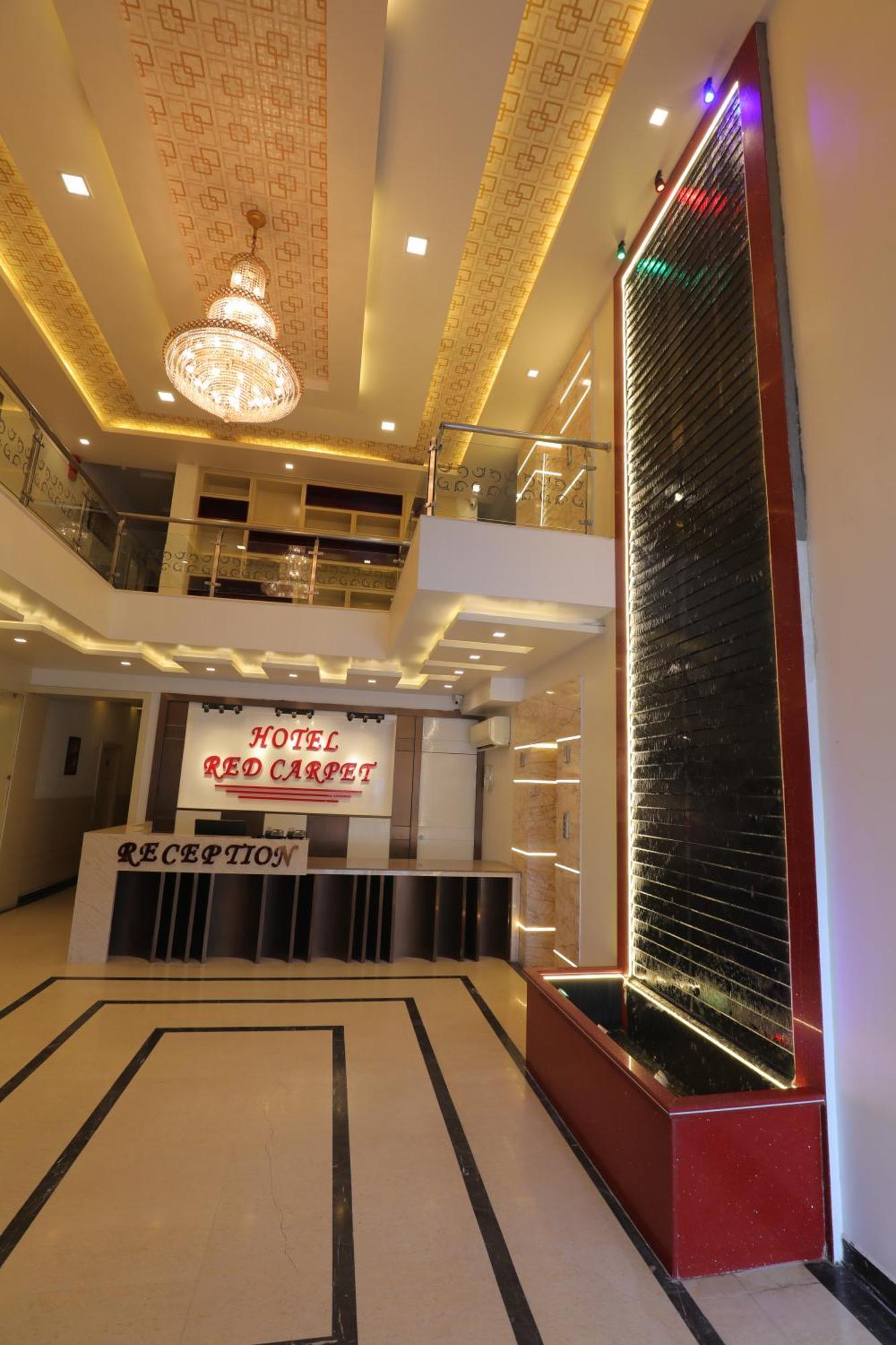 Hotel Red Carpet Tajganj Exterior photo