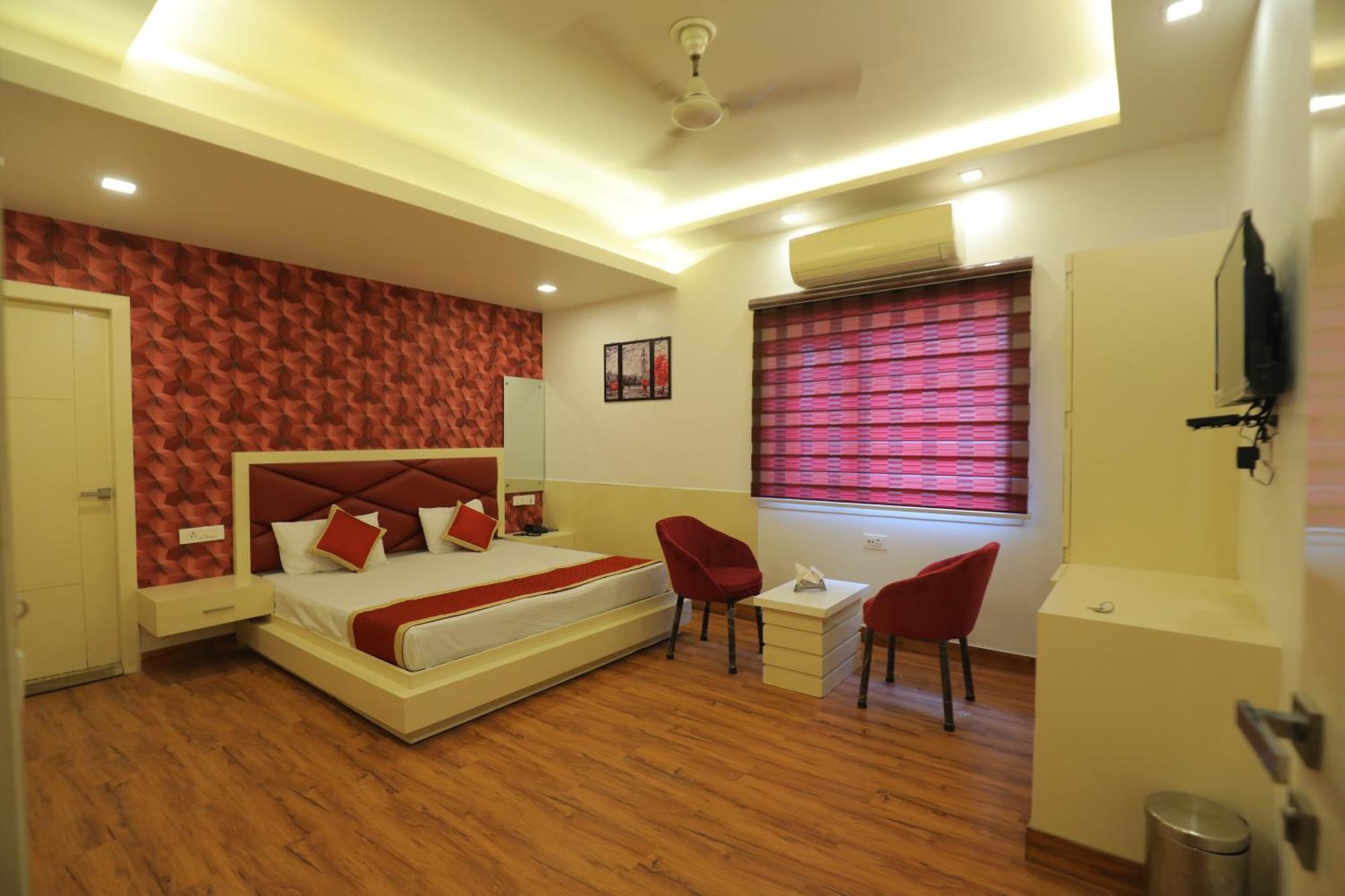 Hotel Red Carpet Tajganj Exterior photo