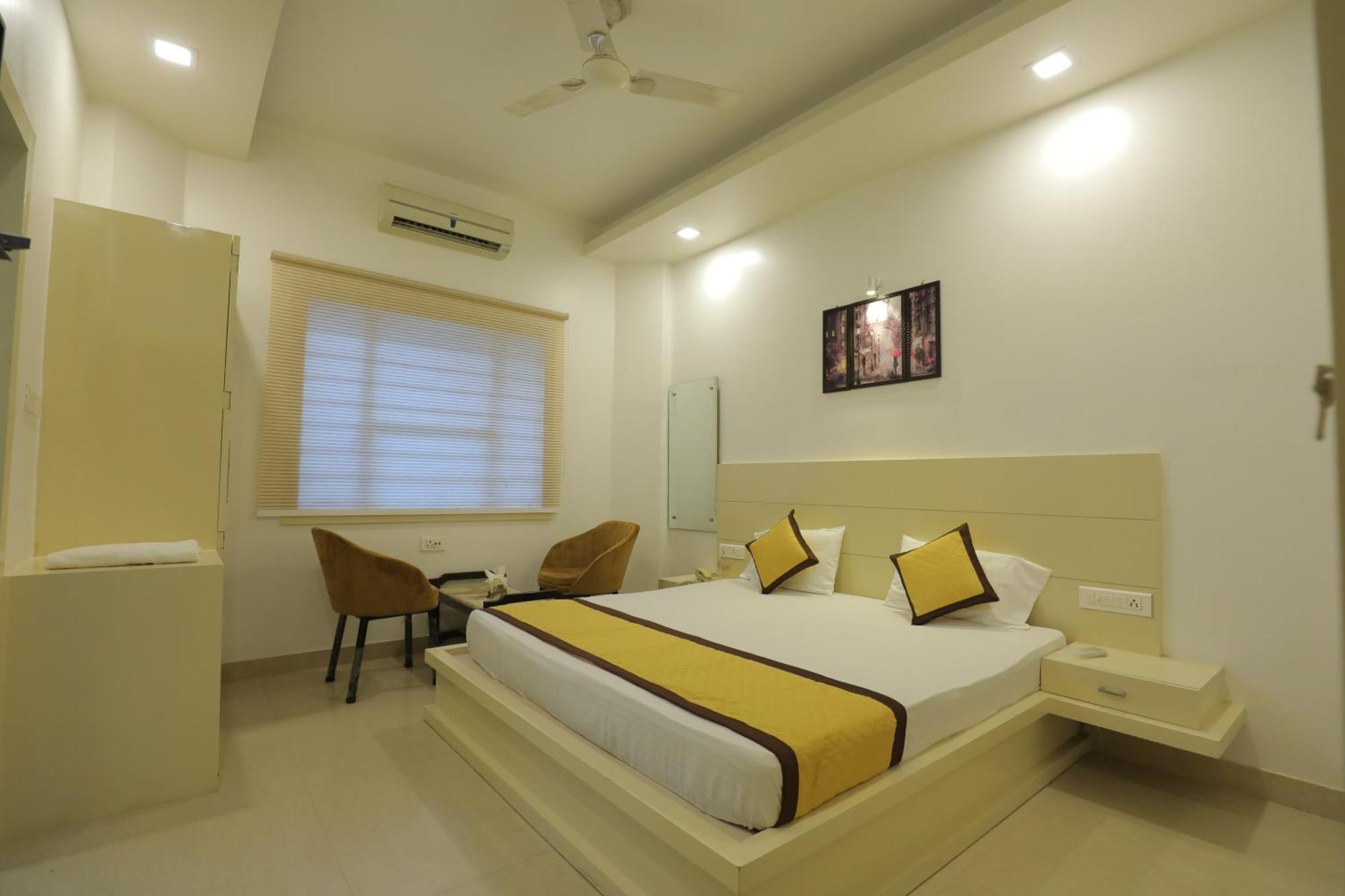 Hotel Red Carpet Tajganj Exterior photo
