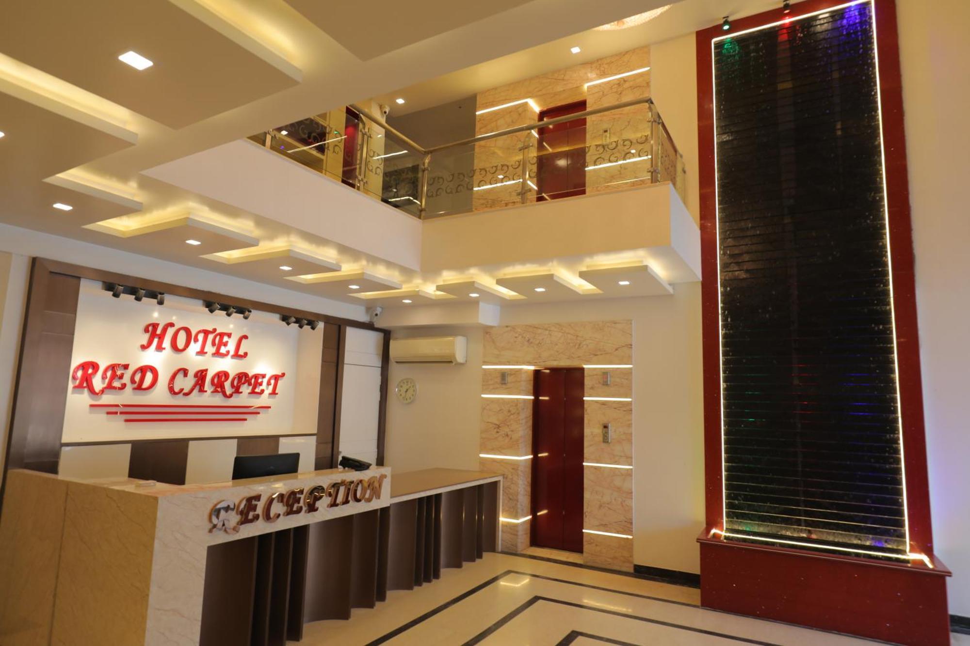 Hotel Red Carpet Tajganj Exterior photo