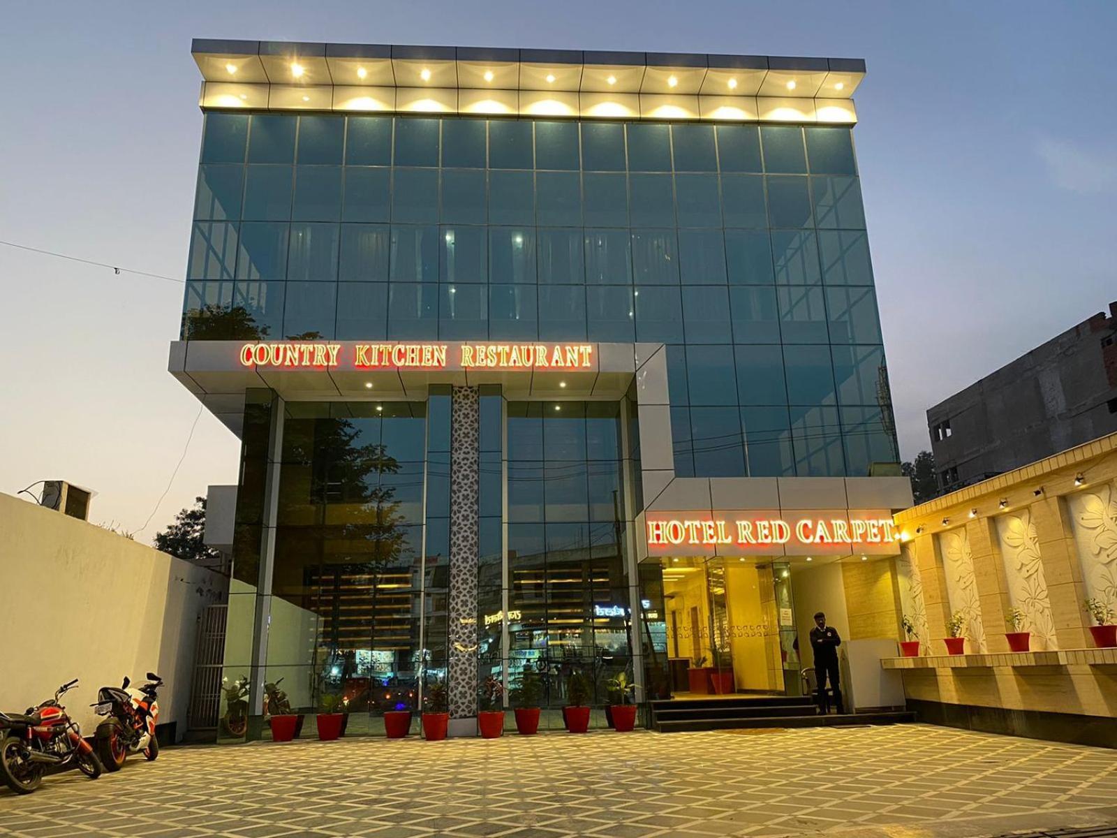 Hotel Red Carpet Tajganj Exterior photo