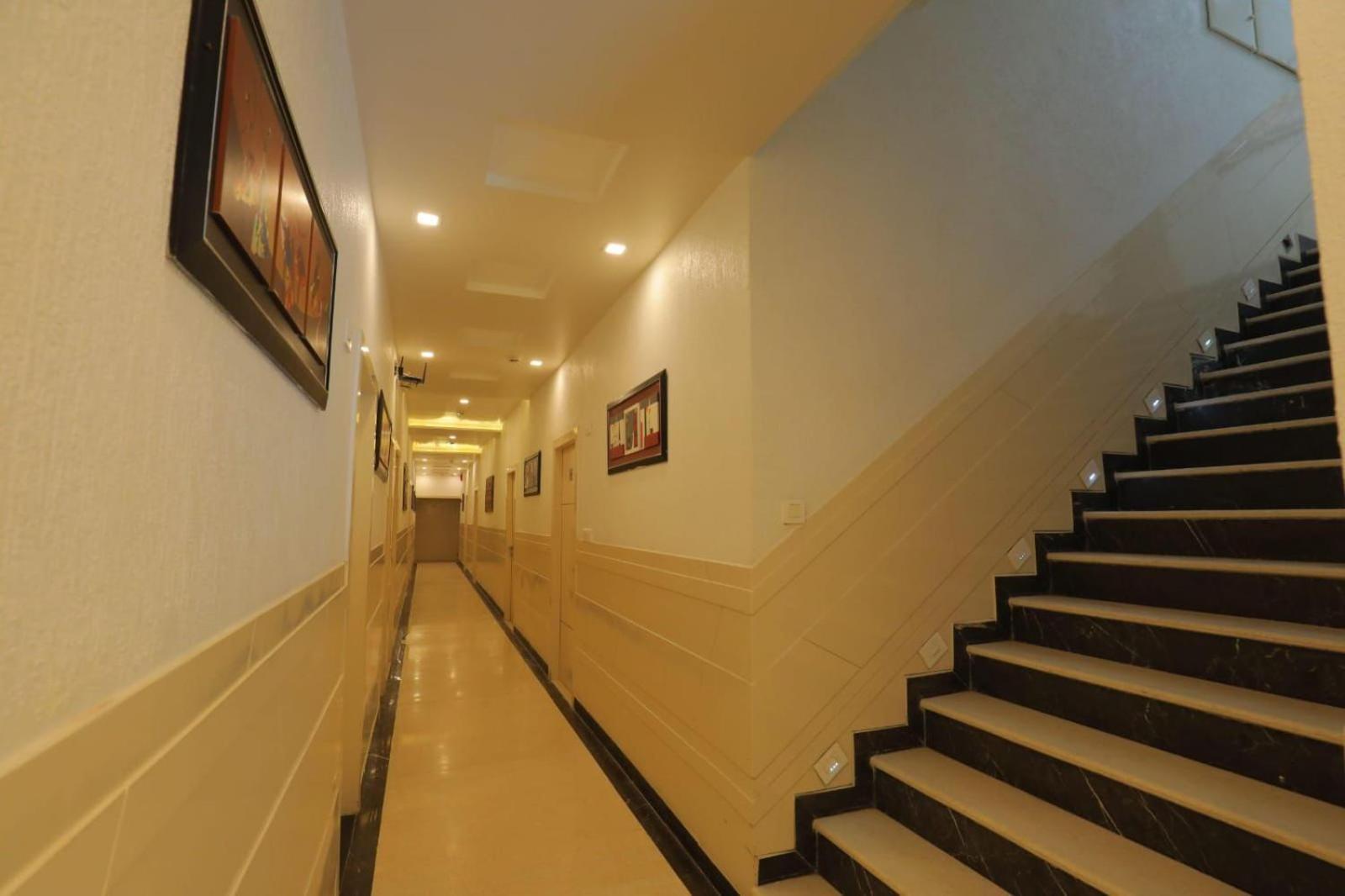 Hotel Red Carpet Tajganj Exterior photo